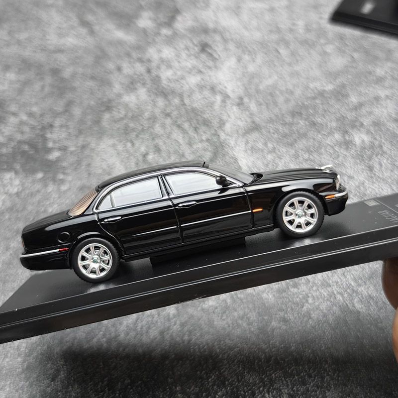 AR BOX Diecast 1:64 Scale XJ6  - Die Cast Car 1 64 ulasan dan harga